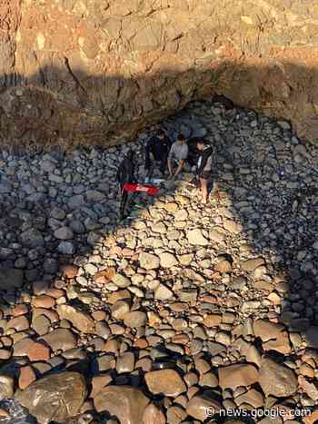 Rescatan a 3 personas al caer en acantilado de Playas de Rosarito - Zeta