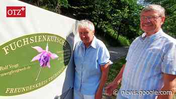 Ehepaar Voigt aus Jena hält die Fahne hoch für die Fuchsienfreunde - Ostthüringer Zeitung