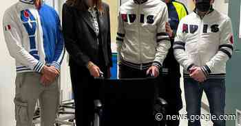 Vercelli: carrozzina al Dea dal gruppo Avis - La Sesia | Cronaca