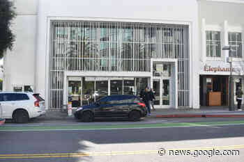 While some eateries dine and dash, others make reservations for ... - Santa Monica Daily Press