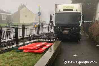 Lorry mounts Oldham pavement after ‘barrier crash’ - The Oldham Times