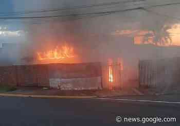 Incêndio atinge residência no Jardim Humberto Salvador, em Presidente Prudente - g1.globo.com