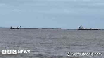 Humber dredging 'legal' amid Grimsby shopkeeper criticism - BBC