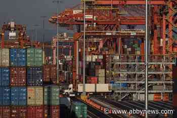 Investigator finds 6 safety issues at B.C. shipping container port after worker’s death