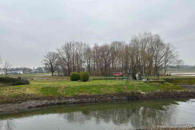 Zoekactie naar jonge vrouw (25) die met fiets in Zenne belandde stopgezet: “Brandweer probeerde haar nog vast te grijpen”