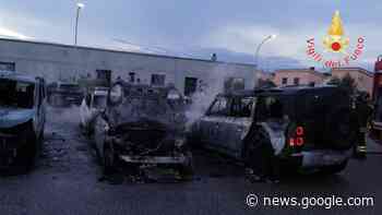 Alba di fuoco a Catanzaro: 6 vetture bruciate in piazza [FOTO] - Il Meridio