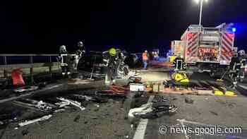 Trümmerfeld auf der A5: Fahrer muss nach Auffahrunfall aus Wrack ... - hna.de