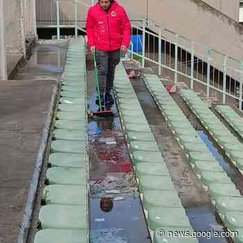 Il comune latita ed il Gela FC ripulisce la tribuna dello stadio - quotidianodigela.it