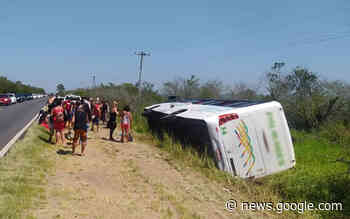 Ônibus tomba na ERS-040, em Capivari do Sul - Agora RS