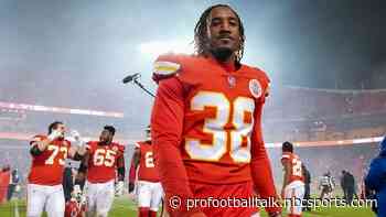 Chiefs up 3-0, L’Jarius Sneed to locker room