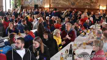 Fasnet in Rottweil: Die Kabiszunft eröffnet die närrische Saison - Schwarzwälder Bote