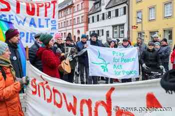Mahnwache in Ellwangen tritt für Waffenstillstand im Ukraine-Krieg ein - Schwäbische