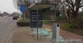 Pas hersteld en alweer vernield: bushokje in de Moeskroenstraat ... - Het Laatste Nieuws