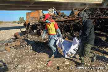 40 dead after bus crashes and catches fire in Pakistan - St Helens Star