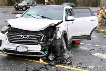 Three vehicles collide at highway intersection in Ladysmith ... - Nanaimo Bulletin