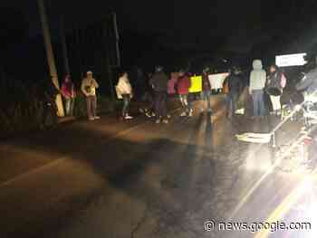 Bloqueo carretero en la Teocelo- Coatepec; padres de familia ... - plumas libres