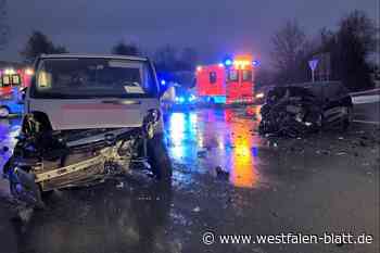 Neuenheerse: Zwei verletzte Personen bei Verkehrsunfall