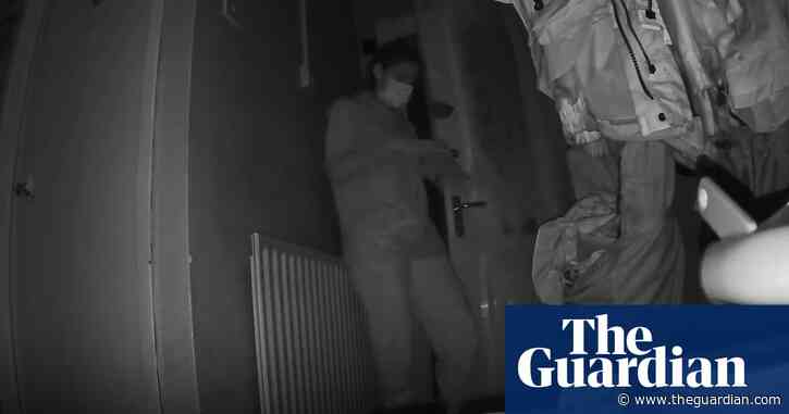 Footage reveals three-minute visit for dementia patient by homecare staff – video report