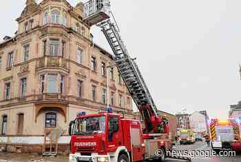 Chemnitz: Rauch dringt aus Dachgeschoss - Blick.de