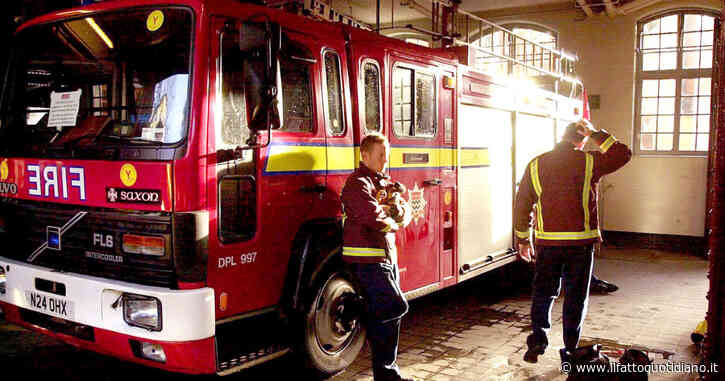 Gran Bretagna, anche i vigili del fuoco in sciopero per chiedere adeguamenti salariali all’inflazione. Primo stop dopo 20 anni