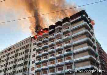 Enorme incendio a Taranto, fiamme divorano intero piano del ... - Fanpage.it