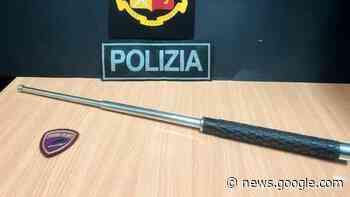 Pisa, trovato con uno sfollagente telescopico negli slip: denunciato 17enne - LA NAZIONE