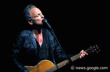 Lindsey Buckingham Had a 'My Way or the Highway' Attitude While ... - Showbiz Cheat Sheet