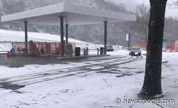 Nevicata su Gubbio: la Polizia monitora la statale Contessa ... - Cronaca Eugubina