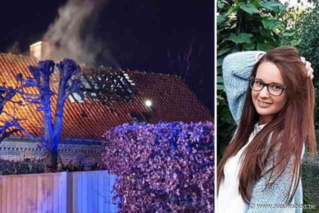 “Dit voelt alsof Sarah ons een tweede keer ontnomen wordt”: Patrick (60) ontroostbaar nadat brand kamer van verongelukte dochter vernielt