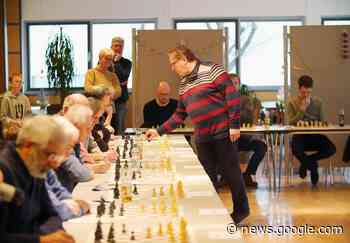Schachgroßmeister lässt in Ehingen die Figuren tanzen - Schwäbische