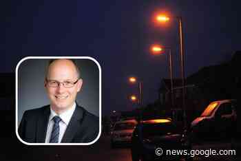 Basildon streetlights on at night could see costs rise £100k | Echo - Southend Echo
