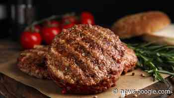 The Ice Cube Hack For Ridiculously Juicy Burgers Every Time - Daily Meal