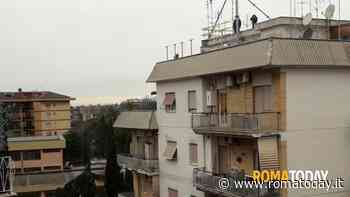 Spunta un'antenna a Torre Maura, i cittadini avviano una raccolta firme
