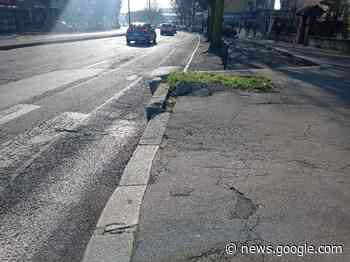 Cordolo rotto e pericoloso in strada Altessano - corso Grosseto - Il Torinese