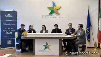 Bacoli si aggiudica il titolo di “Comune Plastic Free”: la premiazione ... - Cronaca Flegrea