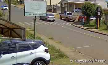 Caminhonete desgovernada atropela pedestre na calçada, em ... - Correio do CIdadão