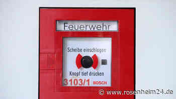 Papierkorb in öffentlicher Toilette des Grassauer Rathauses angezündet