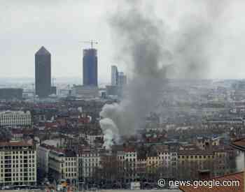 Incendie à Lyon : un énorme panache de fumée visible à des ... - actu.fr