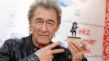 Nürnberg: Peter Maffay bekommt eigene Playmobil-Figur überreicht