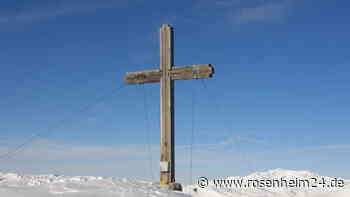 Nach Schreckensmeldung lange Unklarheit: Menschen weinen vor Bad Aiblinger Rathaus