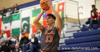 New Trier grad cleaning up on the court at Macalester College