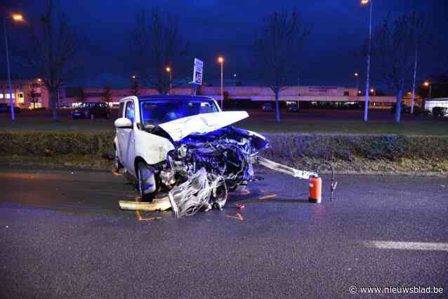 Bestuurster gewond na zware aanrijding op industrieterrein