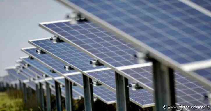 Energia, “nel 2022 eolico e solare hanno superato il gas come prime fonti di elettricità per la Ue”