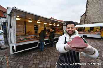 Warburg begrüßt neuen Fischhändler auf Wochenmarkt