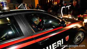 Siena, in cinque convinti a filmarsi in posizioni hard, poi venivano ricattati: due denunce - La Repubblica Firenze.it