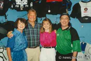 Bobby Hull regaled local fans on memorable trip in the '90s - TimminsToday