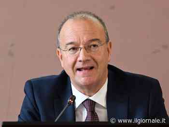 "Incompatibile con l'istruzione". La stoccata di Valditara sul prof che nega la Shoah