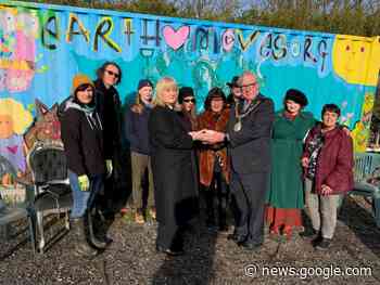 Wirral Mayor and volunteers plant trees for Holocaust Memorial Day - Wirral Globe