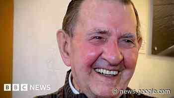 Tributes as former Gloucester mayor dies aged 92 - BBC