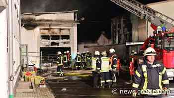 Verheerendes Feuer an Autohaus - Großeinsatz für Feuerwehr - Gießener Allgemeine